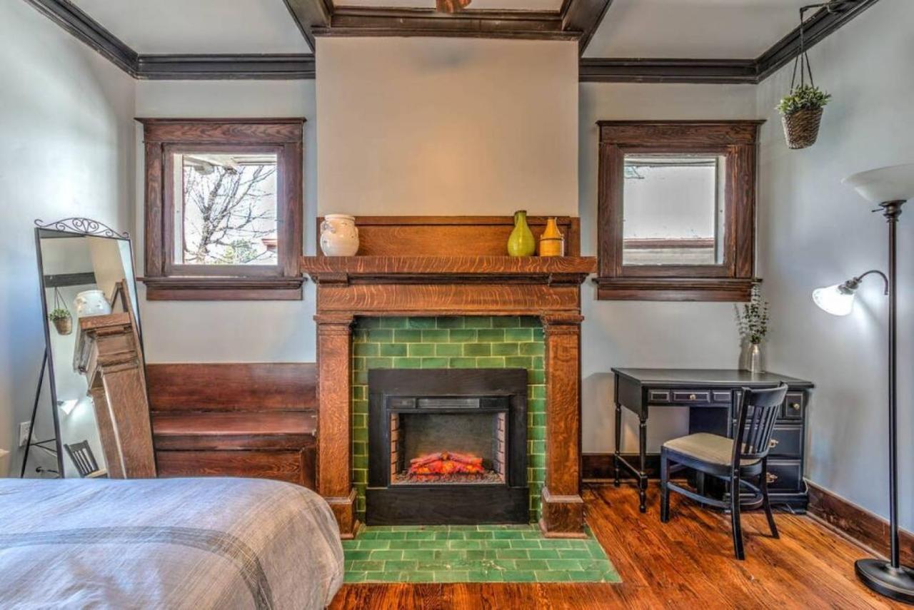 Classic Woodwork And Details In 1912 Colonial Memphis Exteriér fotografie