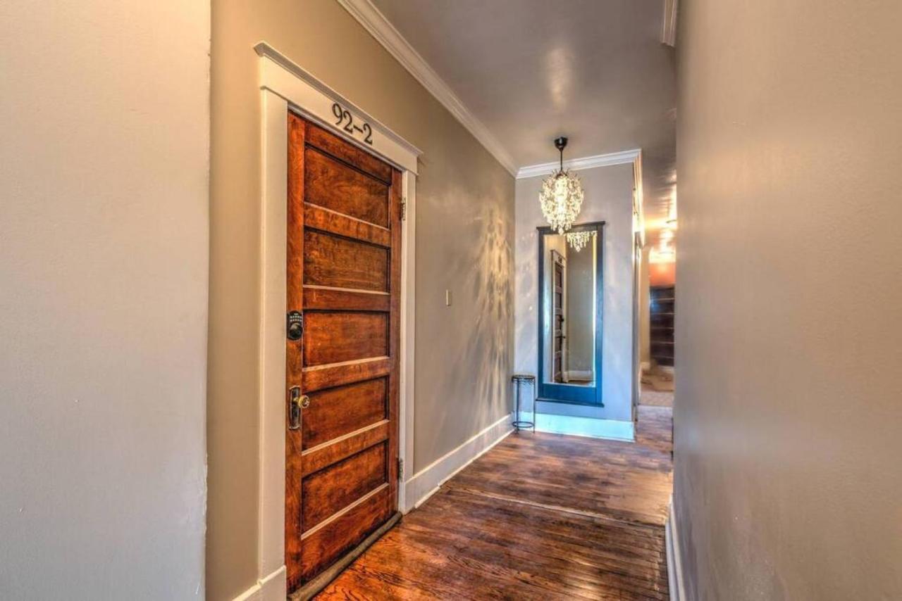 Classic Woodwork And Details In 1912 Colonial Memphis Exteriér fotografie